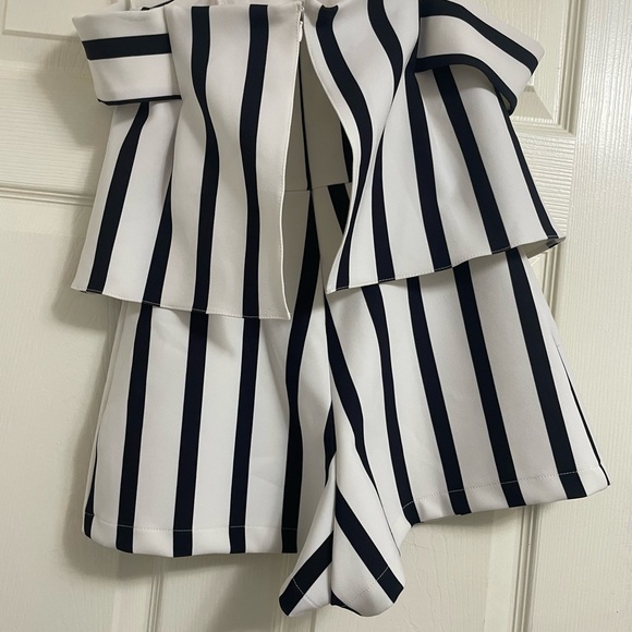 Topshop Romper in US Size 0, UK Size 4  with Black and White Stripes - Picture 2 of 5